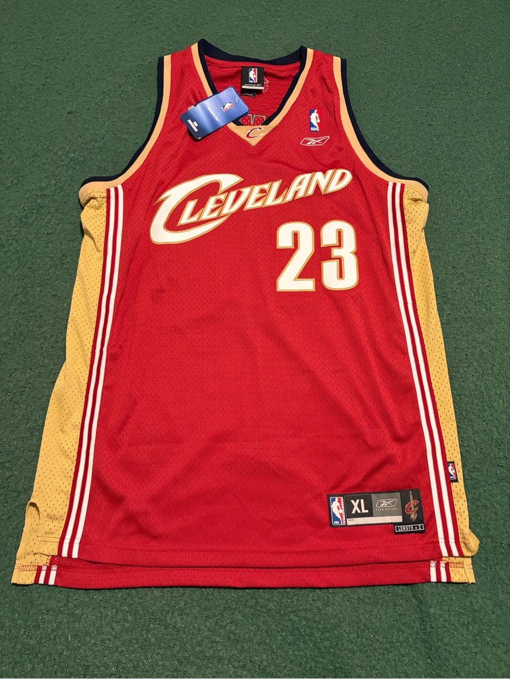 VINTAGE LeBron James Cleveland Cavaliers Reebok Swingman Jersey